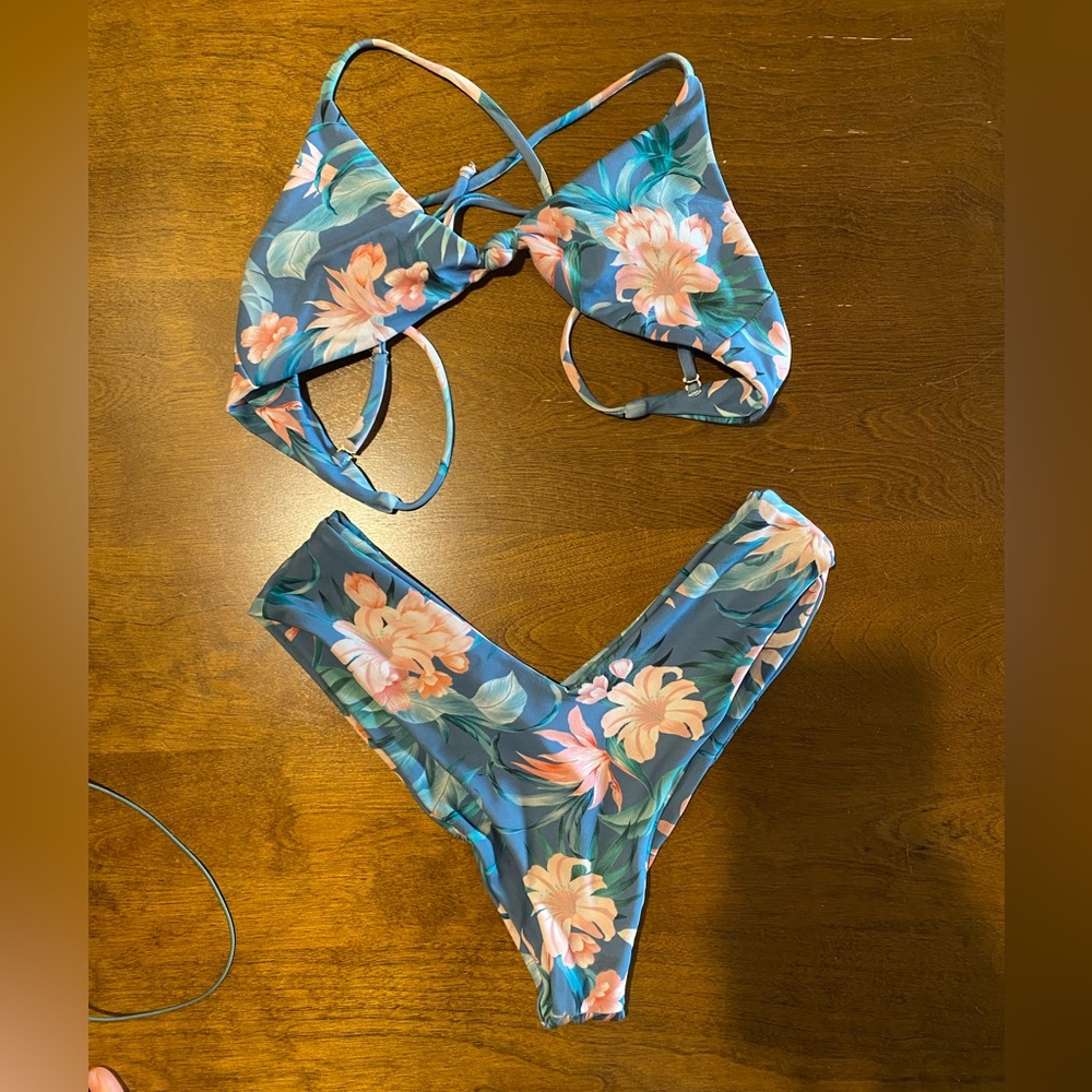 Skatie Bikini size M - Mandi bottoms and Sarah top